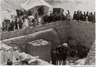 Illustration for article titled What was it like to enter King Tut's tomb when it was opened in 1923?